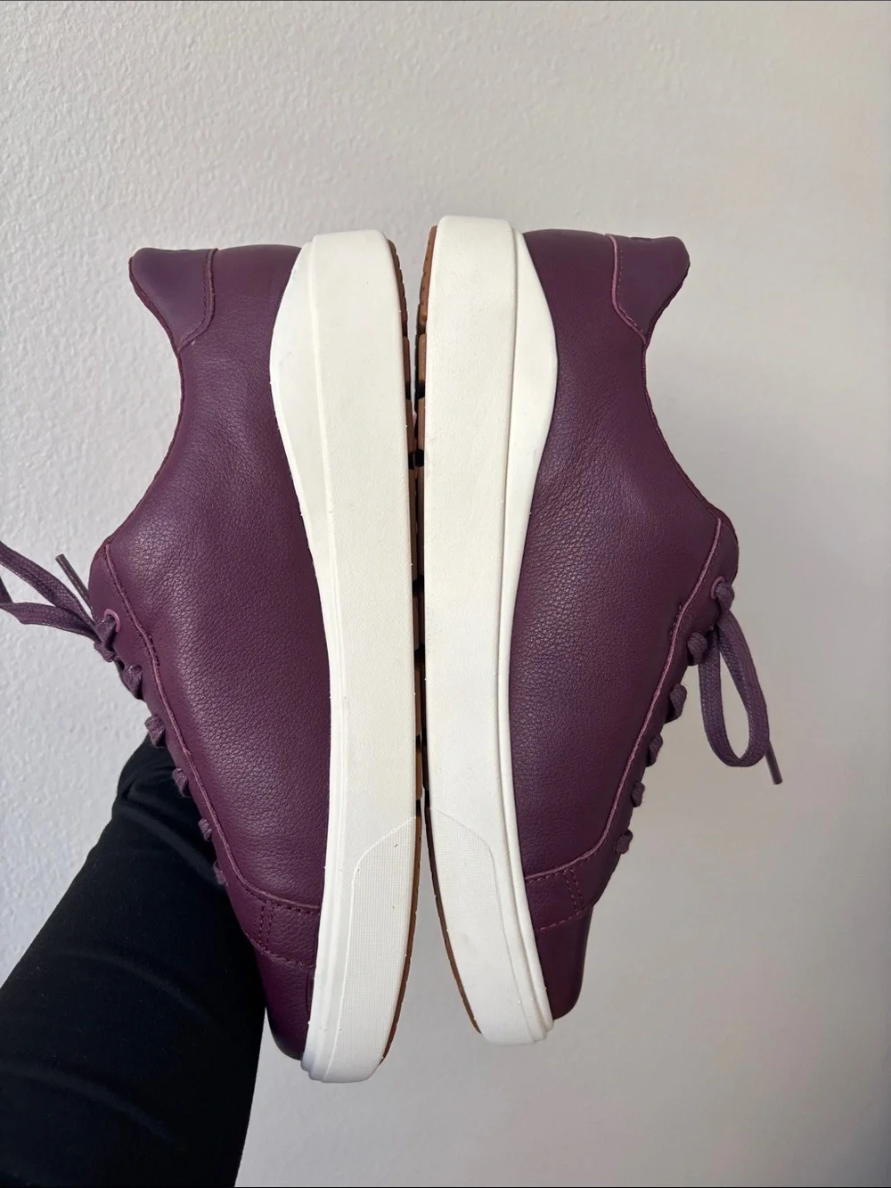 NWOT KIZIK Vegas 2 Women's Lace Up Shoes Traditional Mauve Wine/Pristine SZ 9.5